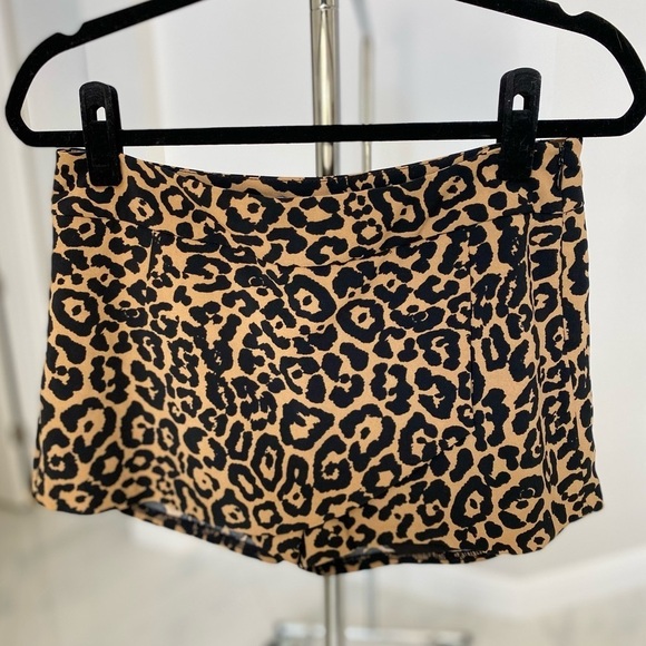 Leopard Black and Tan skirt skort shorts Guess size 4 - Picture 3 of 11